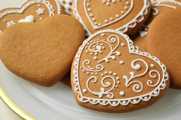 Tasty Heart Shaped Gingerbread Cookies Plate Closeup — Stock Photo, Image