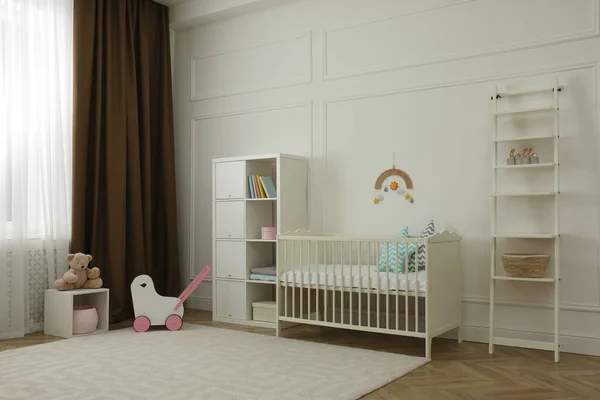 Schattig Babykamerinterieur Met Stijlvol Meubilair Speelgoed — Stockfoto