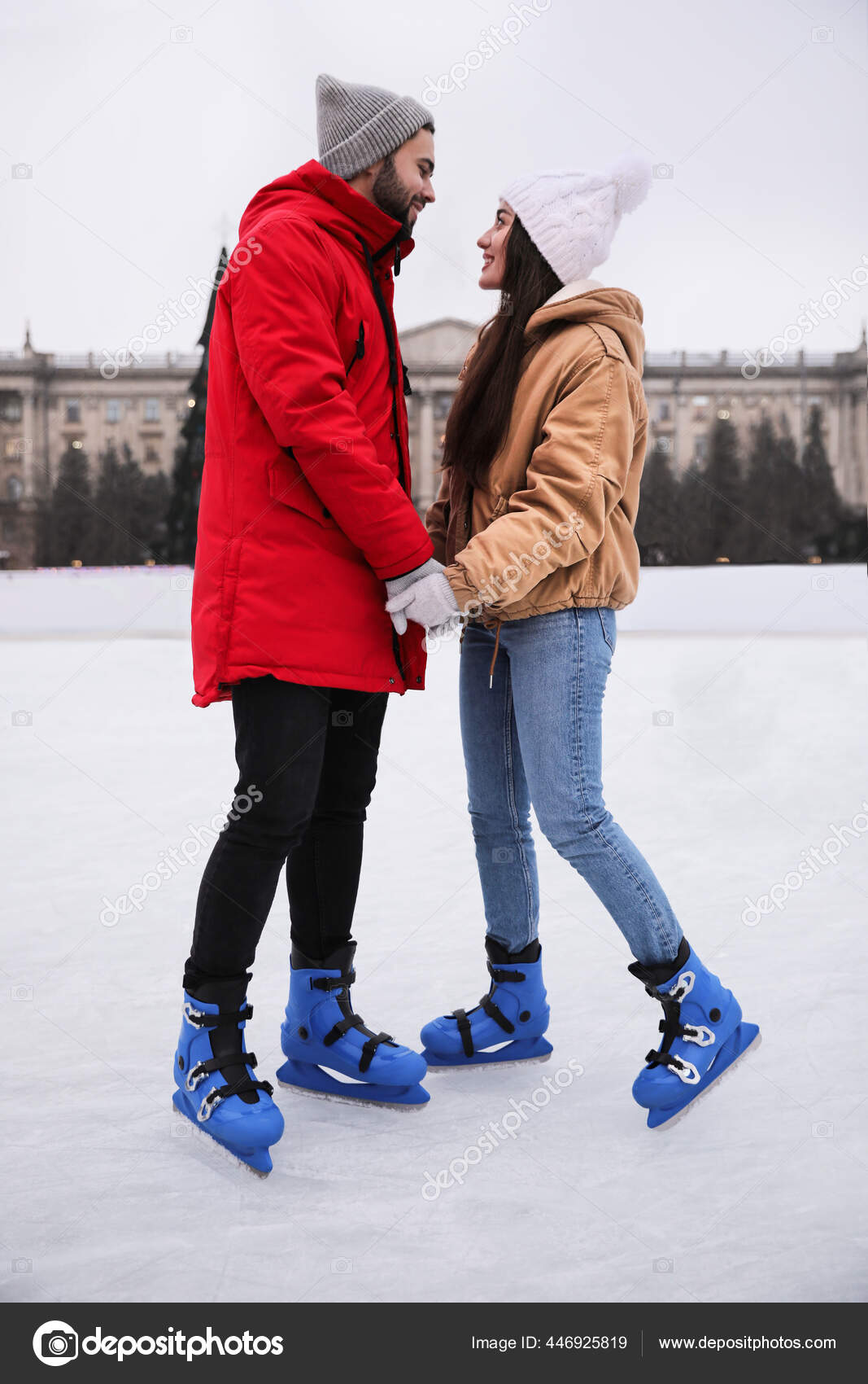 Feliz Pareja Joven Patinaje Pista Hielo Aire Libre: fotografía de stock © NewAfrica #446925819 | Depositphotos Feliz Pareja Joven Patinaje Pista Hielo Aire Libre: fotografía de stock © NewAfrica #446925819 | Depositphotos
