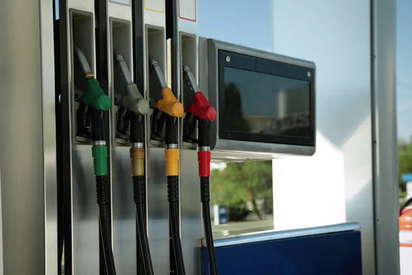 Benzinpistolen Moderner Tankstelle — Stockfoto
