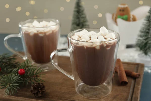 Heißgetränk Mit Marshmallows Glasbecher Auf Holzbrett — Stockfoto