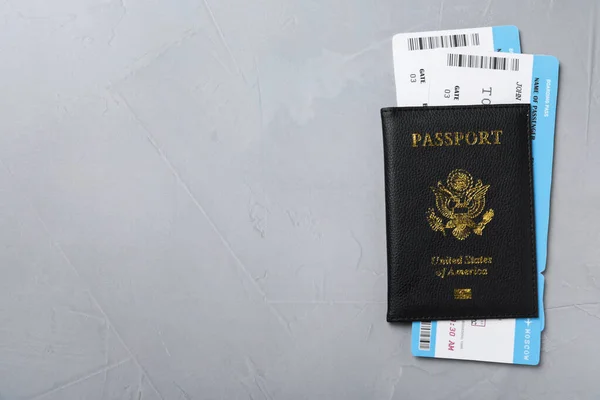 Pasaporte Con Entradas Sobre Fondo Gris Vista Superior Espacio Para —  Fotos de Stock