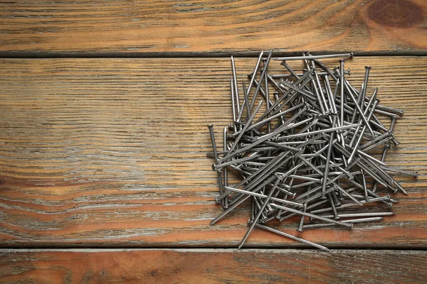 Veel Metalen Spijkers Houten Ondergrond Plat Gelegd Ruimte Voor Tekst — Stockfoto