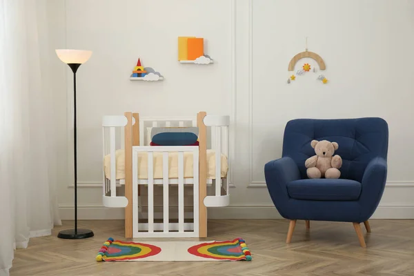 Schattig Babykamerinterieur Met Stijlvol Meubilair Speelgoed — Stockfoto