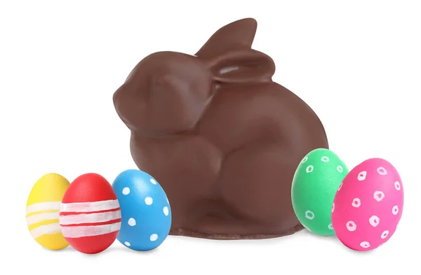 Çikolatalı Tavşan Beyaz Arka Planda Paskalya Yumurtaları — Stok fotoğraf