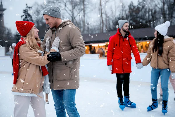 Group Friends Outdoor Ice Skating Rink — Stock Photo, Image