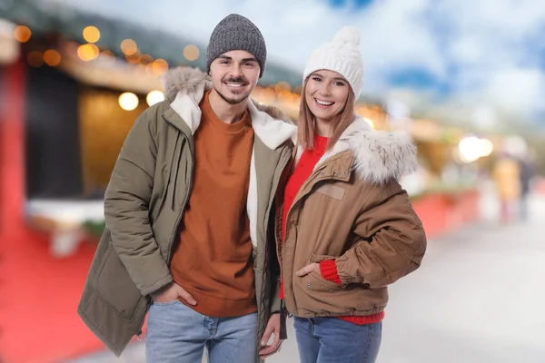 Happy Couple Christmas Fair Bokeh Effect — Stock Photo, Image