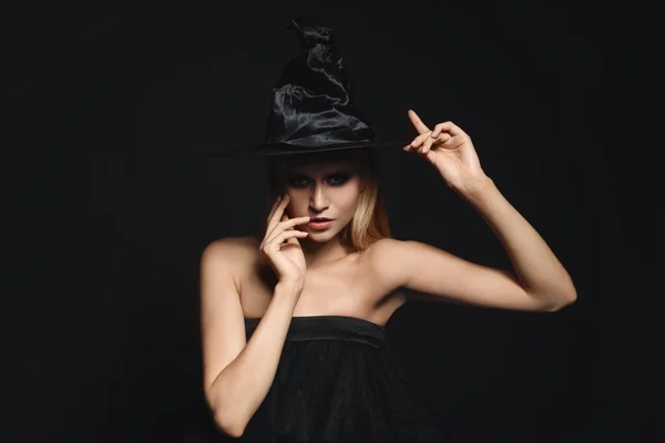 Čarodějnice Černém Klobouku Tmavém Pozadí Děsivý Fantasy Charakter — Stock fotografie