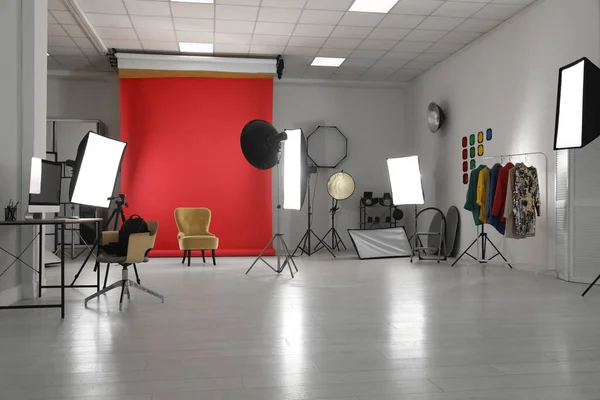 Interior Del Moderno Estudio Fotográfico Con Equipamiento Profesional — Foto de Stock