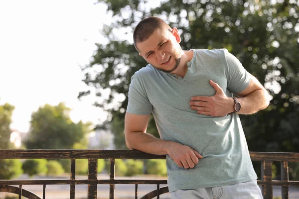 Hombre Teniendo Ataque Corazón Calle Ciudad — Foto de Stock