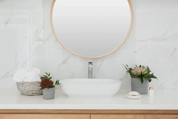 Moderno Bagno Interno Con Elegante Specchio Lavandino Nave — Foto Stock