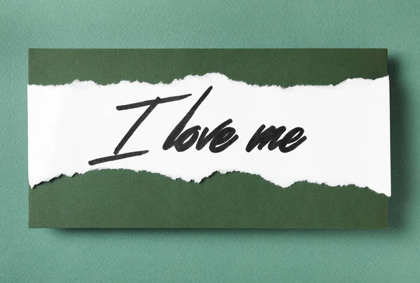 Yeşil Arkaplanda Yazısıyla Yazılmış Beni Seviyorum Yazısı — Stok fotoğraf