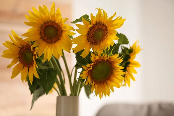 Vase Beautiful Yellow Sunflowers Room Closeup — Stock Photo, Image