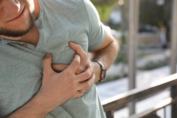 Hombre Teniendo Ataque Corazón Aire Libre Vista Cerca — Foto de Stock