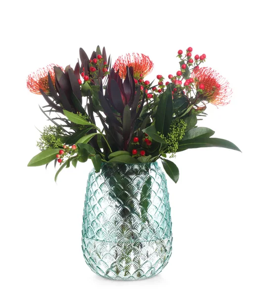 Vaso Con Bouquet Bellissimi Fiori Protea Sfondo Bianco — Foto Stock