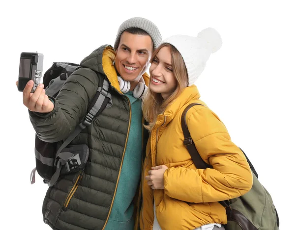 Couple Prenant Selfie Avec Caméra Sur Fond Blanc Voyage Hiver — Photo