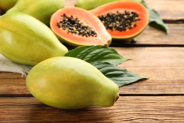 Verse Rijpe Papaya Vruchten Houten Tafel Ruimte Voor Tekst — Stockfoto