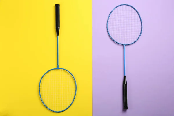 Rackets Kleur Achtergrond Plat Lay Badminton Uitrusting — Stockfoto