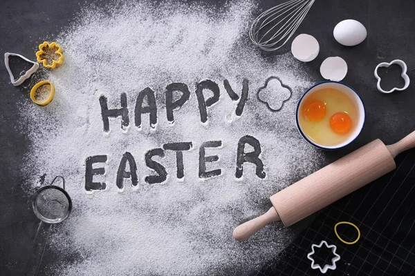 Kochutensilien Zutaten Für Kuchen Und Worte Frohe Ostern Mehl Auf — Stockfoto