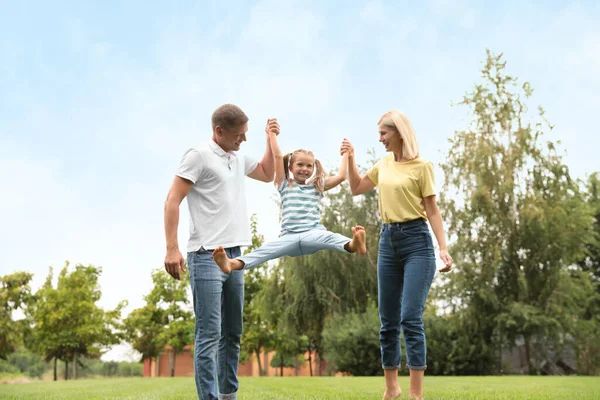 Cute Little Girl Having Fun Her Parents Park Summer Day — Stock Photo, Image