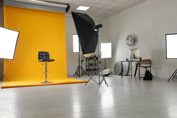 Interior Estúdio Fotografia Moderna Com Equipamento Profissional — Fotografia de Stock