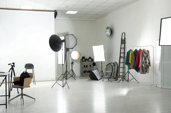 Interior Estúdio Fotografia Moderna Com Equipamento Profissional — Fotografia de Stock