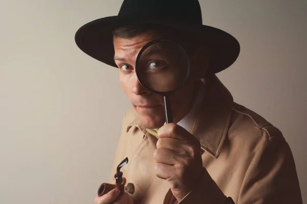 Male Detective Smoking Pipe Looking Magnifying Glass Beige Background — Stock Photo, Image