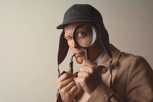 Male Detective Smoking Pipe Looking Magnifying Glass Beige Background Space — Stock Photo, Image