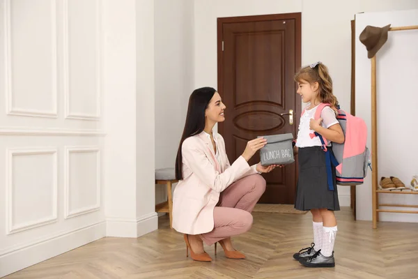 Mother Helping Her Little Child Get Ready School Hallway — Stock Photo, Image