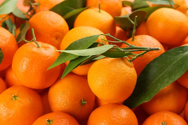 Tangerinas Frescas Com Folhas Verdes Como Fundo Close — Fotografia de Stock