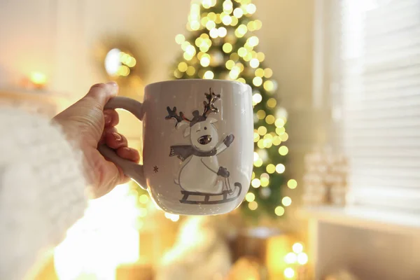 Woman Cup Drink Blurred Christmas Tree Background Closeup — Stock Photo, Image