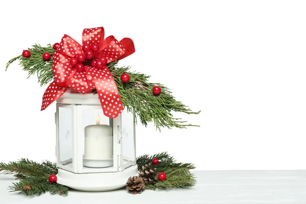 Linterna Navidad Decorada Con Vela Encendida Sobre Mesa Madera Blanca —  Fotos de Stock