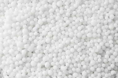Arka plan olarak amonyum nitrat peletleri, üst görünüm. Mineral gübresi