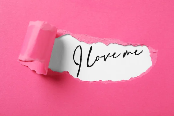 Expression Manuscrite Love Travers Papier Rose Déchiré Sur Fond Blanc — Photo