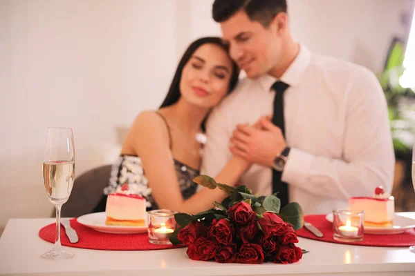 Glückliches Paar Beim Romantischen Abendessen Valentinstag Restaurant — Stockfoto