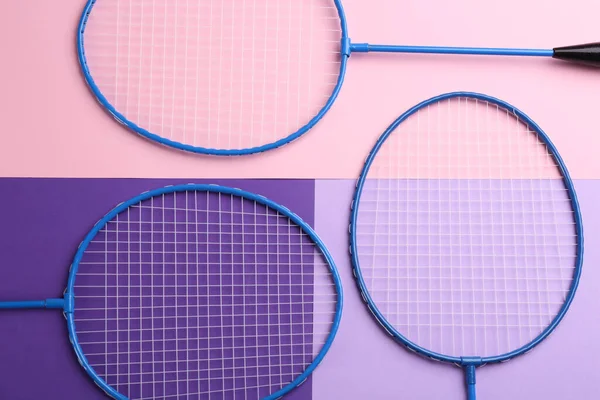 Raquettes Badminton Sur Fond Couleur Pose Plate — Photo