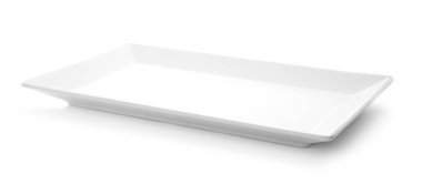 Temiz boş seramik tabak beyaz üzerine izole