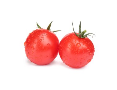 Taze taze vişneli domatesler beyazlar üzerinde izole edilmiş.