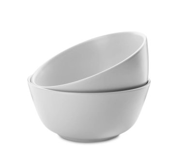 Beyaz arkaplandaki boş seramik kaseleri temizle