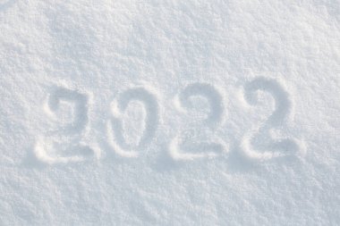 2022 beyaz kar üzerine yazılmış, üst görünüm