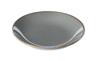 Beyazda izole edilmiş yeni gri seramik tabak