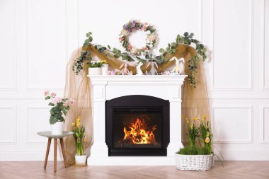 Çiçekli ve tavşanlı güzel Paskalya fotoğraf bölgesi.