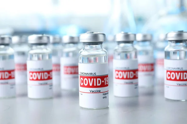 Hætteglas Med Covid Vaccine Lysbord - Stock-foto