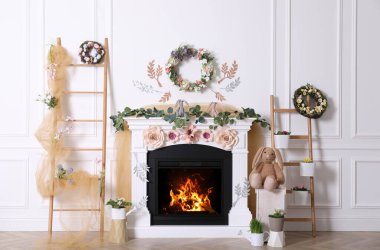 Çiçekli ve tavşanlı güzel Paskalya fotoğraf bölgesi.