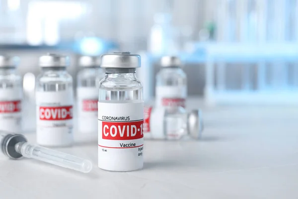 Hætteglas Med Covid Vaccine Sprøjte Lysbord Plads Til Tekst - Stock-foto