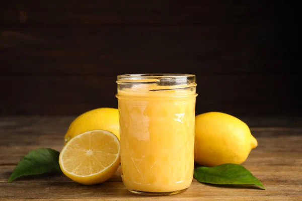 Lezzetli Limon Ezmesi Ahşap Masada Taze Meyveler — Stok fotoğraf