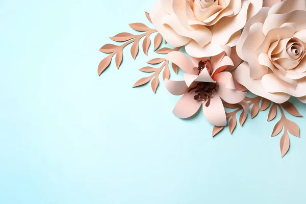 Diferentes Hermosas Flores Color Beige Ramas Hechas Papel Sobre Fondo —  Fotos de Stock