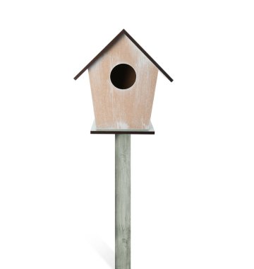 Güzel ahşap kuş yuvası beyaza izole edilmiş.