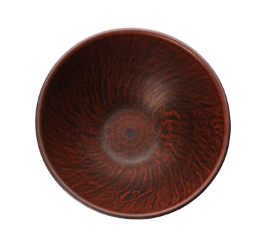 Beyaza izole edilmiş kahverengi kil kase