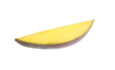 Beyaz arka planda taze, sulu mango dilimi